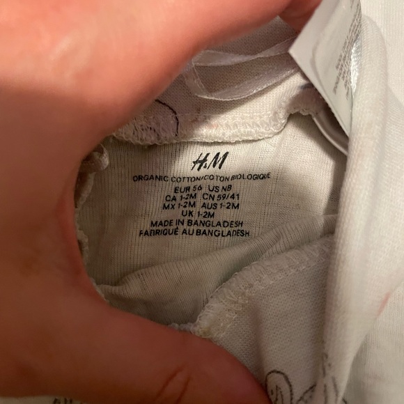 3/$20 H&M White Swan Onesie and Pants Set - Picture 3 of 3